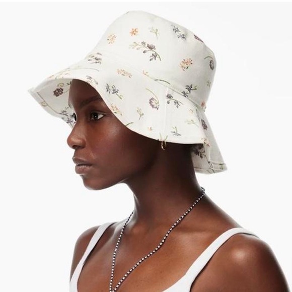 New with tags (NWT) Aritzia Wilfred Memory Bucket Hat light pink floral pattern - Picture 4 of 4